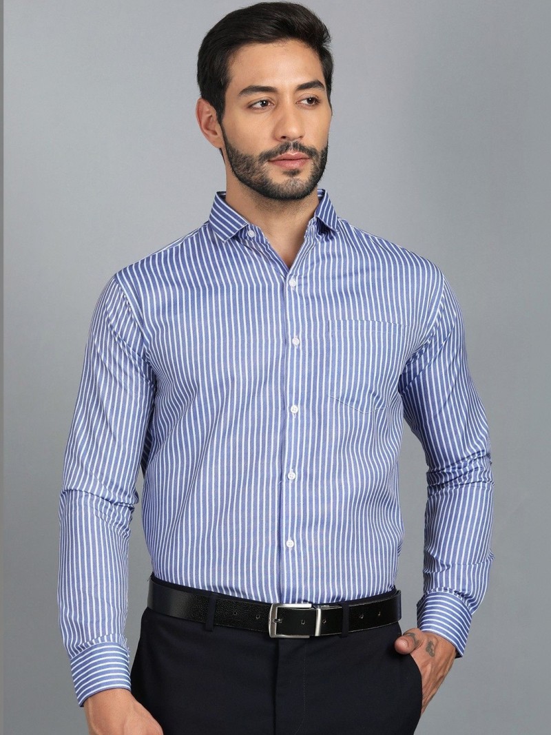 INVICTUS Men Striped Casual Shirt